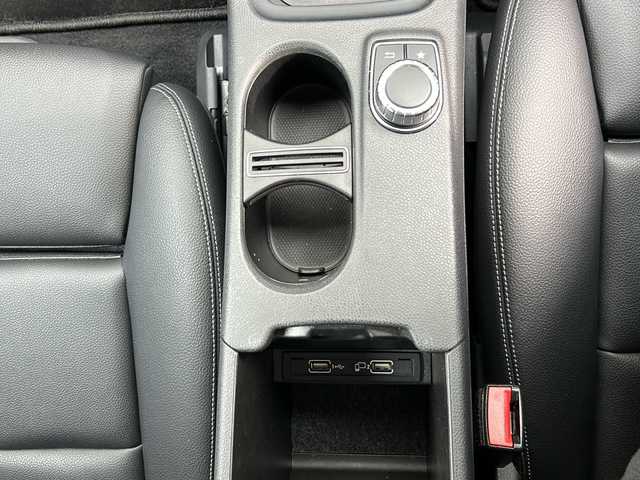 メルセデス・ベンツ ＣＬＡ２２０ Sブレイク 4MATIC 佐賀県 2018(平30)年 4.4万km ポーラホワイト 純正ナビ/Bluetooth/CD/DVD/USB/フルセグTV/バックカメラ/サンルーフ/LEDオートライト/ダブルエアコン/ブラインドスポットモニター/パドルシフト/前席パワーシート/メモリシート/前席シートヒーター/レザーシート/電格リアゲート/クリアランスソナー/ステアリングスイッチ/ソケット/革巻きステアリング/プッシュスタート/スペアキー/保証書/取扱説明書