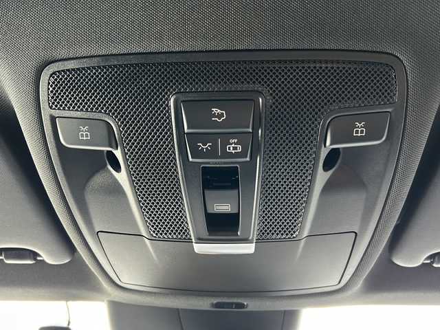 メルセデス・ベンツ ＣＬＡ２２０ Sブレイク 4MATIC 佐賀県 2018(平30)年 4.4万km ポーラホワイト 純正ナビ/Bluetooth/CD/DVD/USB/フルセグTV/バックカメラ/サンルーフ/LEDオートライト/ダブルエアコン/ブラインドスポットモニター/パドルシフト/前席パワーシート/メモリシート/前席シートヒーター/レザーシート/電格リアゲート/クリアランスソナー/ステアリングスイッチ/ソケット/革巻きステアリング/プッシュスタート/スペアキー/保証書/取扱説明書