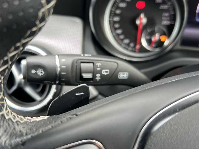 メルセデス・ベンツ ＣＬＡ２２０ Sブレイク 4MATIC 佐賀県 2018(平30)年 4.4万km ポーラホワイト 純正ナビ/Bluetooth/CD/DVD/USB/フルセグTV/バックカメラ/サンルーフ/LEDオートライト/ダブルエアコン/ブラインドスポットモニター/パドルシフト/前席パワーシート/メモリシート/前席シートヒーター/レザーシート/電格リアゲート/クリアランスソナー/ステアリングスイッチ/ソケット/革巻きステアリング/プッシュスタート/スペアキー/保証書/取扱説明書
