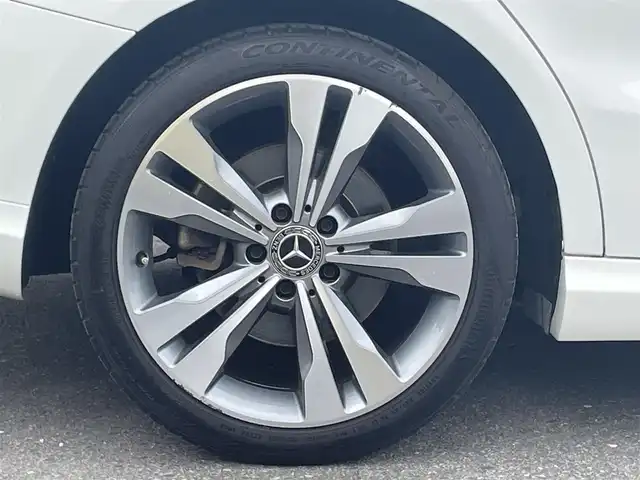 メルセデス・ベンツ ＣＬＡ２２０ Sブレイク 4MATIC 青森県 2018(平30)年 4.4万km ポーラホワイト /4WD/ターボ/ハーマンカードン/　サウンドシステム/純正ナビ/　（Bt/CD/DVD/USB/フルセグTV)/バックカメラ/サンルーフ/衝突軽減ブレーキ/ACC/アンビエントライト/LEDオートライト/ブラインドスポットモニター/パドルシフト/前席メモリー付きパワーシート/前席シートヒーター/黒レザーシート/パワーバックドア/前後クリアランスソナー/ステアリングスイッチ/革巻きステアリング/リア7面プライバシーガラス/プッシュスタート/スペアキー/保証書/取扱説明書