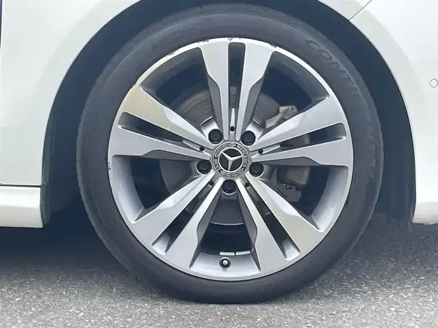 メルセデス・ベンツ ＣＬＡ２２０ Sブレイク 4MATIC 青森県 2018(平30)年 4.4万km ポーラホワイト /4WD/ターボ/ハーマンカードン/　サウンドシステム/純正ナビ/　（Bt/CD/DVD/USB/フルセグTV)/バックカメラ/サンルーフ/衝突軽減ブレーキ/ACC/アンビエントライト/LEDオートライト/ブラインドスポットモニター/パドルシフト/前席メモリー付きパワーシート/前席シートヒーター/黒レザーシート/パワーバックドア/前後クリアランスソナー/ステアリングスイッチ/革巻きステアリング/リア7面プライバシーガラス/プッシュスタート/スペアキー/保証書/取扱説明書