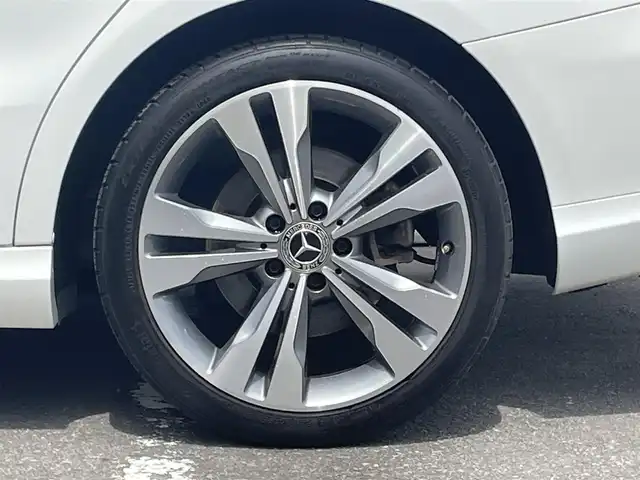 メルセデス・ベンツ ＣＬＡ２２０ Sブレイク 4MATIC 青森県 2018(平30)年 4.4万km ポーラホワイト /4WD/ターボ/ハーマンカードン/　サウンドシステム/純正ナビ/　（Bt/CD/DVD/USB/フルセグTV)/バックカメラ/サンルーフ/衝突軽減ブレーキ/ACC/アンビエントライト/LEDオートライト/ブラインドスポットモニター/パドルシフト/前席メモリー付きパワーシート/前席シートヒーター/黒レザーシート/パワーバックドア/前後クリアランスソナー/ステアリングスイッチ/革巻きステアリング/リア7面プライバシーガラス/プッシュスタート/スペアキー/保証書/取扱説明書