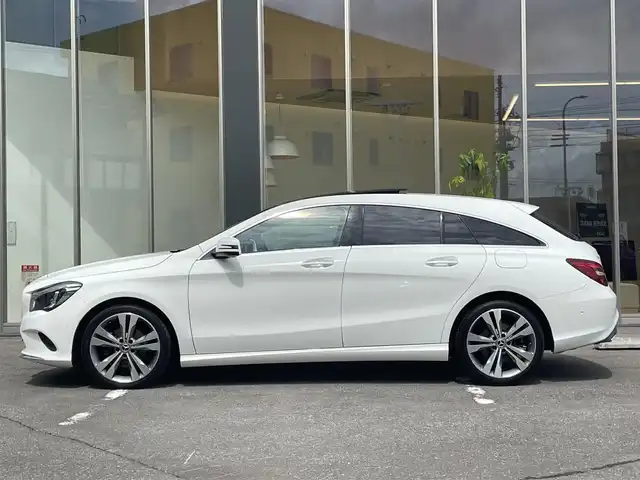 メルセデス・ベンツ ＣＬＡ２２０ Sブレイク 4MATIC 青森県 2018(平30)年 4.4万km ポーラホワイト /4WD/ターボ/ハーマンカードン/　サウンドシステム/純正ナビ/　（Bt/CD/DVD/USB/フルセグTV)/バックカメラ/サンルーフ/衝突軽減ブレーキ/ACC/アンビエントライト/LEDオートライト/ブラインドスポットモニター/パドルシフト/前席メモリー付きパワーシート/前席シートヒーター/黒レザーシート/パワーバックドア/前後クリアランスソナー/ステアリングスイッチ/革巻きステアリング/リア7面プライバシーガラス/プッシュスタート/スペアキー/保証書/取扱説明書