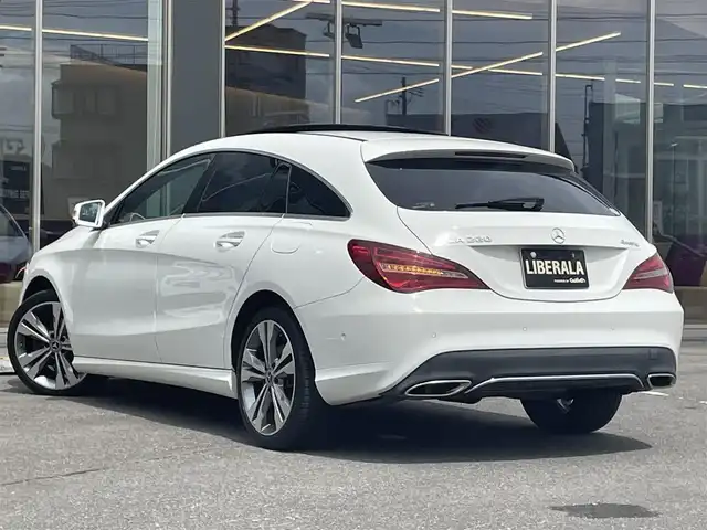 メルセデス・ベンツ ＣＬＡ２２０ Sブレイク 4MATIC 青森県 2018(平30)年 4.4万km ポーラホワイト /4WD/ターボ/ハーマンカードン/　サウンドシステム/純正ナビ/　（Bt/CD/DVD/USB/フルセグTV)/バックカメラ/サンルーフ/衝突軽減ブレーキ/ACC/アンビエントライト/LEDオートライト/ブラインドスポットモニター/パドルシフト/前席メモリー付きパワーシート/前席シートヒーター/黒レザーシート/パワーバックドア/前後クリアランスソナー/ステアリングスイッチ/革巻きステアリング/リア7面プライバシーガラス/プッシュスタート/スペアキー/保証書/取扱説明書