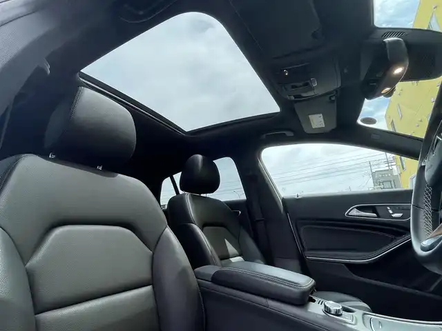 メルセデス・ベンツ ＣＬＡ２２０ Sブレイク 4MATIC 青森県 2018(平30)年 4.4万km ポーラホワイト /4WD/ターボ/ハーマンカードン/　サウンドシステム/純正ナビ/　（Bt/CD/DVD/USB/フルセグTV)/バックカメラ/サンルーフ/衝突軽減ブレーキ/ACC/アンビエントライト/LEDオートライト/ブラインドスポットモニター/パドルシフト/前席メモリー付きパワーシート/前席シートヒーター/黒レザーシート/パワーバックドア/前後クリアランスソナー/ステアリングスイッチ/革巻きステアリング/リア7面プライバシーガラス/プッシュスタート/スペアキー/保証書/取扱説明書