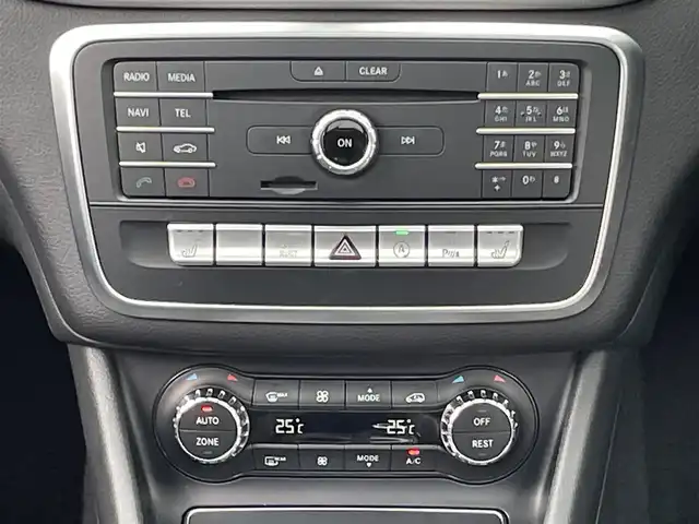 メルセデス・ベンツ ＣＬＡ２２０ Sブレイク 4MATIC 青森県 2018(平30)年 4.4万km ポーラホワイト /4WD/ターボ/ハーマンカードン/　サウンドシステム/純正ナビ/　（Bt/CD/DVD/USB/フルセグTV)/バックカメラ/サンルーフ/衝突軽減ブレーキ/ACC/アンビエントライト/LEDオートライト/ブラインドスポットモニター/パドルシフト/前席メモリー付きパワーシート/前席シートヒーター/黒レザーシート/パワーバックドア/前後クリアランスソナー/ステアリングスイッチ/革巻きステアリング/リア7面プライバシーガラス/プッシュスタート/スペアキー/保証書/取扱説明書
