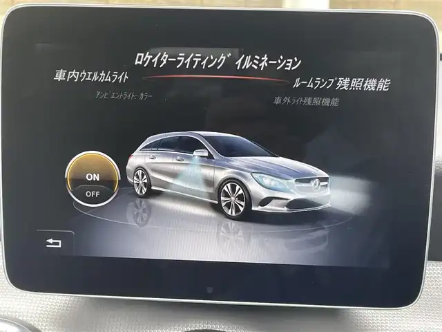 メルセデス・ベンツ ＣＬＡ２２０ Sブレイク 4MATIC 青森県 2018(平30)年 4.4万km ポーラホワイト /4WD/ターボ/ハーマンカードン/　サウンドシステム/純正ナビ/　（Bt/CD/DVD/USB/フルセグTV)/バックカメラ/サンルーフ/衝突軽減ブレーキ/ACC/アンビエントライト/LEDオートライト/ブラインドスポットモニター/パドルシフト/前席メモリー付きパワーシート/前席シートヒーター/黒レザーシート/パワーバックドア/前後クリアランスソナー/ステアリングスイッチ/革巻きステアリング/リア7面プライバシーガラス/プッシュスタート/スペアキー/保証書/取扱説明書