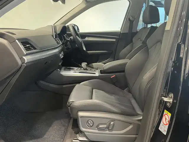 アウディ Ｑ５ TDI 1stエディション ブラックスタイリング 愛知県 2019(平31)年 2万km ミトスブラックメタリック 限定２５０台　/ブラックスタイリング/ラグジュアリーＰＫＧ　/本革シート/シートヒーター/アシスタンスＰＫＧ　/５セグメントスポークデザインＡＷ　/マトリクスＬＥＤライト/バーチャルコクピット　/純正ナビ　/３６０度カメラ　/Ｂｌｕｅｔｏｏｔｈ　/フルセグＴＶ/ACC/LKA/BSM/ETC2.0/ドライブレコーダー/プッシュスタート
