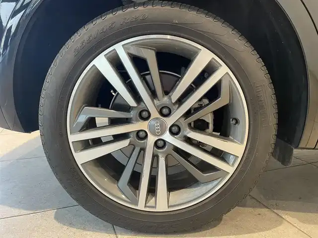 アウディ Ｑ５ TDI 1stエディション ブラックスタイリング 愛知県 2019(平31)年 2万km ミトスブラックメタリック 限定２５０台　/ブラックスタイリング/ラグジュアリーＰＫＧ　/本革シート/シートヒーター/アシスタンスＰＫＧ　/５セグメントスポークデザインＡＷ　/マトリクスＬＥＤライト/バーチャルコクピット　/純正ナビ　/３６０度カメラ　/Ｂｌｕｅｔｏｏｔｈ　/フルセグＴＶ/ACC/LKA/BSM/ETC2.0/ドライブレコーダー/プッシュスタート
