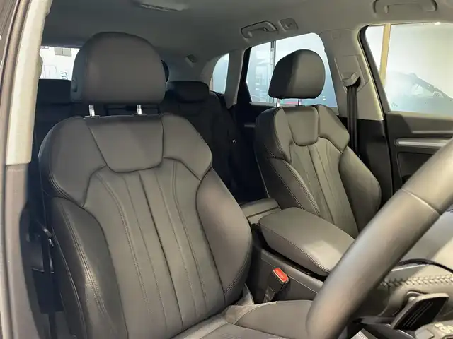 アウディ Ｑ５ TDI 1stエディション ブラックスタイリング 愛知県 2019(平31)年 2万km ミトスブラックメタリック 限定２５０台　/ブラックスタイリング/ラグジュアリーＰＫＧ　/本革シート/シートヒーター/アシスタンスＰＫＧ　/５セグメントスポークデザインＡＷ　/マトリクスＬＥＤライト/バーチャルコクピット　/純正ナビ　/３６０度カメラ　/Ｂｌｕｅｔｏｏｔｈ　/フルセグＴＶ/ACC/LKA/BSM/ETC2.0/ドライブレコーダー/プッシュスタート