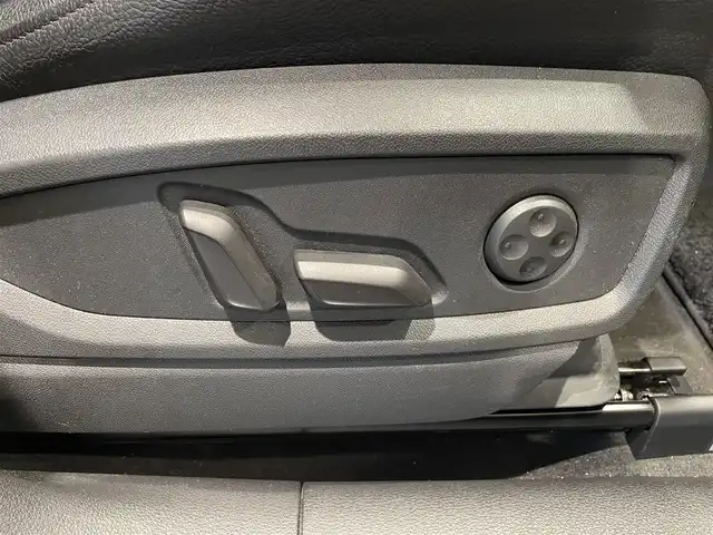 アウディ Ｑ５ TDI 1stエディション ブラックスタイリング 愛知県 2019(平31)年 2万km ミトスブラックメタリック 限定２５０台　/ブラックスタイリング/ラグジュアリーＰＫＧ　/本革シート/シートヒーター/アシスタンスＰＫＧ　/５セグメントスポークデザインＡＷ　/マトリクスＬＥＤライト/バーチャルコクピット　/純正ナビ　/３６０度カメラ　/Ｂｌｕｅｔｏｏｔｈ　/フルセグＴＶ/ACC/LKA/BSM/ETC2.0/ドライブレコーダー/プッシュスタート