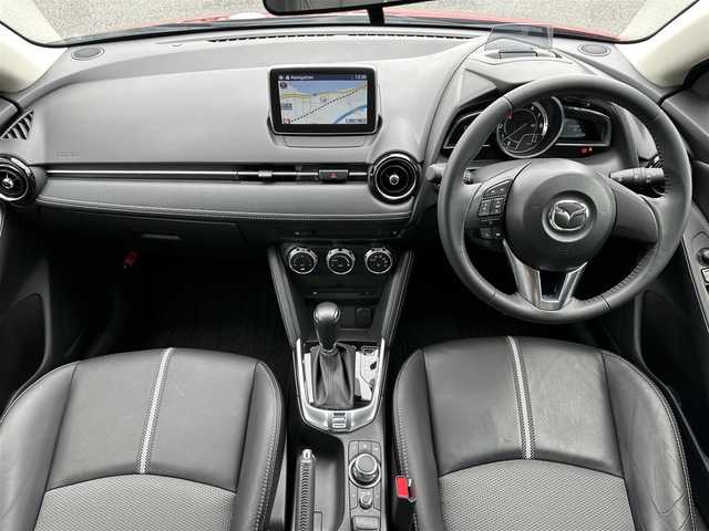 マツダ デミオ 13S ブラックレザーリミテッド 島根県 2016(平28)年 1.1万km ソウルレッドプレミアムメタリック スマートシティブレーキ/純正ナビ/CD/DVD/SD/Bluetooth/USB/ドライブレコーダー/バックカメラ/ブラインドスポットモニター/レーンキープアシスト/純正15インチアルミホイール/運転席/助手席シートヒーター/ステアリングスイッチ/HUD/ウインカーミラー/電動格納ミラー/LEDオートライト/ビルトインETC/スマートキー/スペアキー×1/プッシュスタート/保証書/取扱説明書