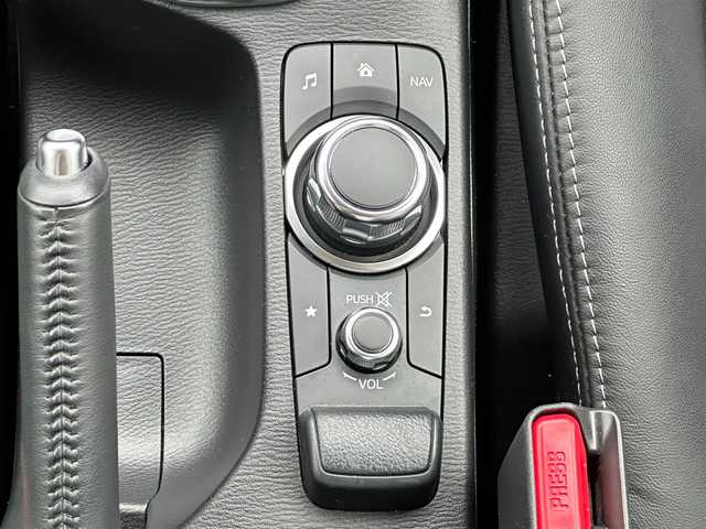 マツダ デミオ 13S ブラックレザーリミテッド 島根県 2016(平28)年 1.1万km ソウルレッドプレミアムメタリック スマートシティブレーキ/純正ナビ/CD/DVD/SD/Bluetooth/USB/ドライブレコーダー/バックカメラ/ブラインドスポットモニター/レーンキープアシスト/純正15インチアルミホイール/運転席/助手席シートヒーター/ステアリングスイッチ/HUD/ウインカーミラー/電動格納ミラー/LEDオートライト/ビルトインETC/スマートキー/スペアキー×1/プッシュスタート/保証書/取扱説明書