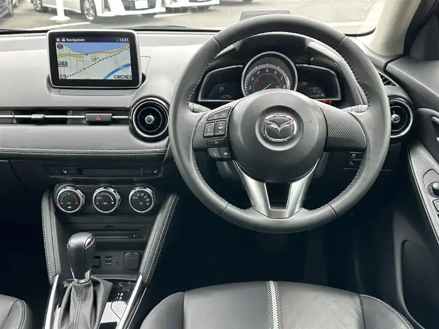マツダ デミオ 13S ブラックレザーリミテッド 島根県 2016(平28)年 1.1万km ソウルレッドプレミアムメタリック スマートシティブレーキ/純正ナビ/CD/DVD/SD/Bluetooth/USB/ドライブレコーダー/バックカメラ/ブラインドスポットモニター/レーンキープアシスト/純正15インチアルミホイール/運転席/助手席シートヒーター/ステアリングスイッチ/HUD/ウインカーミラー/電動格納ミラー/LEDオートライト/ビルトインETC/スマートキー/スペアキー×1/プッシュスタート/保証書/取扱説明書