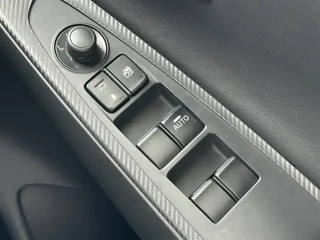 マツダ デミオ 13S ブラックレザーリミテッド 島根県 2016(平28)年 1.1万km ソウルレッドプレミアムメタリック スマートシティブレーキ/純正ナビ/CD/DVD/SD/Bluetooth/USB/ドライブレコーダー/バックカメラ/ブラインドスポットモニター/レーンキープアシスト/純正15インチアルミホイール/運転席/助手席シートヒーター/ステアリングスイッチ/HUD/ウインカーミラー/電動格納ミラー/LEDオートライト/ビルトインETC/スマートキー/スペアキー×1/プッシュスタート/保証書/取扱説明書