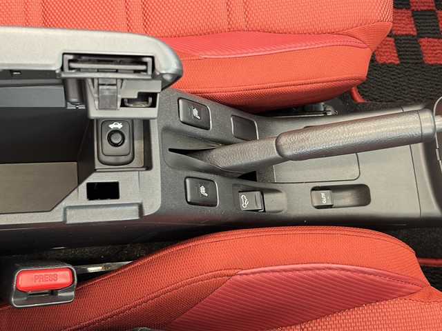 ダイハツ コペン ローブ 岐阜県 2021(令3)年 3.1万km ブラックマイカメタリック/マタドールレッドパール SDナビ/Bluetooth/フルセグTV/DVD/CD/バックカメラ/ETC/プッシュスタート/LEDヘッドライト/純正フロアマット/純正アルミホイール