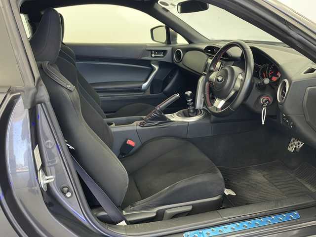 スバル ＢＲＺ R 秋田県 2020(令2)年 3.8万km マグネタイトグレーメタリック 社外アルパインナビ/（AM/FM/CD/DVD/BT）/フルセグTV/バックカメラ/ETC/LEDヘッドライト/デイライナー/電動格納ミラー/純正17インチアルミホイール/純正フロアマット/ダブル・サイド・カーテンエアバック/ABS/横滑り防止装置