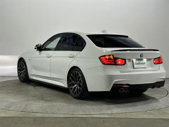 ＢＭＷ ３２０ｄ ブルーパフォーマンス Mスポーツ 大阪府 2013(平25)年 13.1万km アルピンホワイトⅢ iDriveナビゲーションシステム/バックカメラ/キセノンヘッドライト/オートライト/コンフォートアクセス/社外18インチAW/D/N席パワーシート/フロント/トランクスポイラー/カーボンドアミラーカバー/ステアリングスイッチ