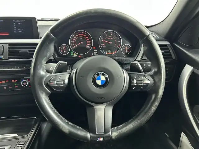 ＢＭＷ ３２０ｄ ブルーパフォーマンス Mスポーツ 大阪府 2013(平25)年 13.1万km アルピンホワイトⅢ iDriveナビゲーションシステム/バックカメラ/キセノンヘッドライト/オートライト/コンフォートアクセス/社外18インチAW/D/N席パワーシート/フロント/トランクスポイラー/カーボンドアミラーカバー/ステアリングスイッチ