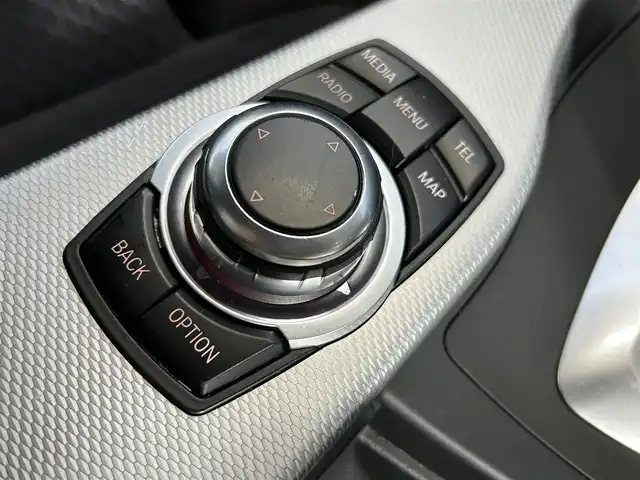 ＢＭＷ ３２０ｄ ブルーパフォーマンス Mスポーツ 大阪府 2013(平25)年 13.1万km アルピンホワイトⅢ iDriveナビゲーションシステム/バックカメラ/キセノンヘッドライト/オートライト/コンフォートアクセス/社外18インチAW/D/N席パワーシート/フロント/トランクスポイラー/カーボンドアミラーカバー/ステアリングスイッチ