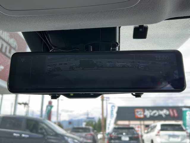 トヨタ プリウス Sセーフティプラス 長野県 2018(平30)年 6.8万km ホワイトパールマイカ ・純正7インチSDナビゲーション/CD ワンセグTV Bluetooth/・バックカメラ/・ビルトインETC/・トヨタセーフティセンス/・レーダークルーズコントロール/・レーンキープアシスト/・オートマチックハイビーム/・コーナーセンサー/・LEDヘッドライト/・オートライト/・ドライブレコーダー/・横滑り防止装置/・ウィンカーミラー/・電動格納ミラー/・フロアマット/・スマートキー/・エンジンプッシュスタート