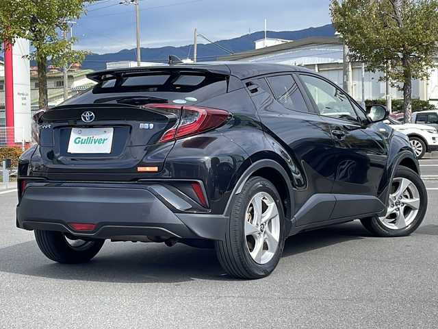 トヨタ Ｃ－ＨＲ S LEDパッケージ 長野県 2019(令1)年 4.2万km ブラックマイカ セーフティセンス/・プリクラッシュセーフティ/・レーントレーシングアシスト/・レーダークルーズコントロール/・オートマチックハイビーム/純正ナビ【NSZT-W68T】/(CD/DVD/フルセグTV/BT)/バックカメラ/ビルトインETC/ドライブレコーダー/革巻きステアリング/ステアリングスイッチ/電動パーキングブレーキ/ブレーキホールド/LEDヘッドライト/フォグランプ/オートライト/スマートキー/Pスタート/電動格納ミラー/純正フロアマット/純正17インチAW/スタッドレス積み込み
