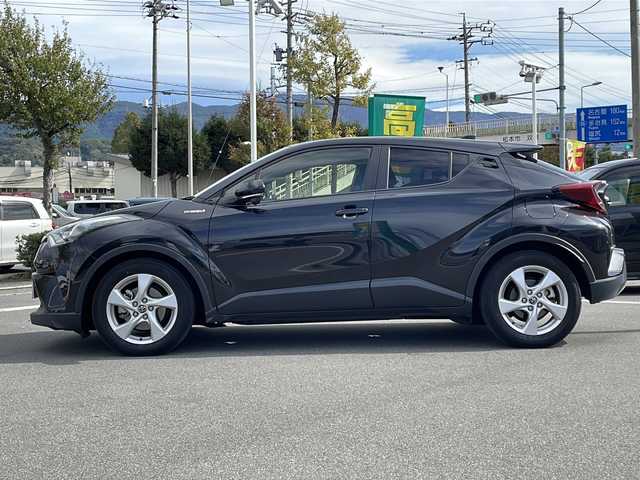 トヨタ Ｃ－ＨＲ S LEDパッケージ 長野県 2019(令1)年 4.2万km ブラックマイカ セーフティセンス/・プリクラッシュセーフティ/・レーントレーシングアシスト/・レーダークルーズコントロール/・オートマチックハイビーム/純正ナビ【NSZT-W68T】/(CD/DVD/フルセグTV/BT)/バックカメラ/ビルトインETC/ドライブレコーダー/革巻きステアリング/ステアリングスイッチ/電動パーキングブレーキ/ブレーキホールド/LEDヘッドライト/フォグランプ/オートライト/スマートキー/Pスタート/電動格納ミラー/純正フロアマット/純正17インチAW/スタッドレス積み込み