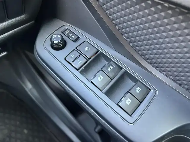 トヨタ Ｃ－ＨＲ S LEDパッケージ 福島県 2019(令1)年 4.2万km ブラックマイカ トヨタセーフティセンス/プリクラッシュセーフティ/レーントレーシングアシスト/レーダークルーズコントロール/オートマチックハイビーム/純正ナビゲーション/型番：NSZT-W68T/【CD/DVD/BT/TV】/バックカメラ/ビルトインETC/ドライブレコーダー/ステアリングリモコン/LEDオートライト/純正フロアマット