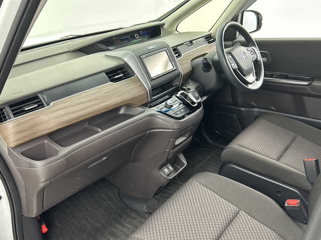 ホンダ フリード ハイブリット G ホンダセンシング 埼玉県 2021(令3)年 2.1万km プラチナホワイトパール 純正ナビ/バックカメラ　/ビルトインＥＴＣ　/両側電動スライドドア　/ＥＣＯＮ　/前後ドライブレコーダー　/シートヒーター　/純正フロアマット　/ウインカーミラー　/ドアバイザー　/ＬＥＤヘッドライト　/フォグランプ　/スマートキー/プッシュスタート