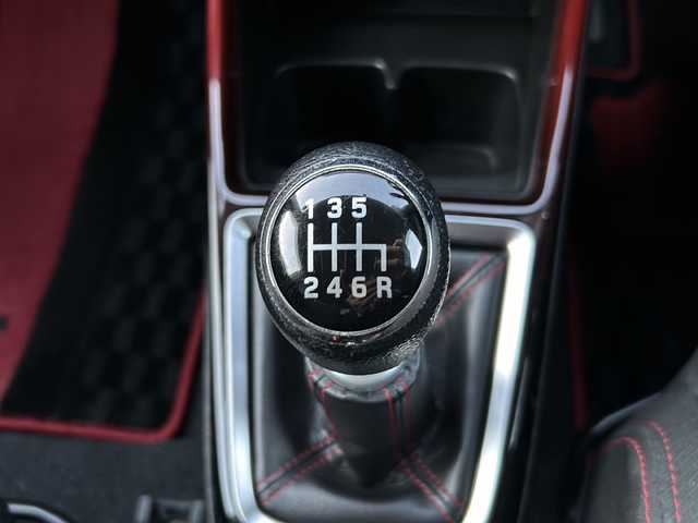 スズキ スイフト スポーツ 山梨県 2018(平30)年 7万km チャンピオンイエロー 6速MT/社外ナビ/バックカメラ/フルセグTV/CD/DVD/BT/ETC/純正17インチアルミホイール/ステアリングリモコン/クルーズコントロール/スマートキー/スペアキー1本/運転席シートヒーター/純正フロアマット