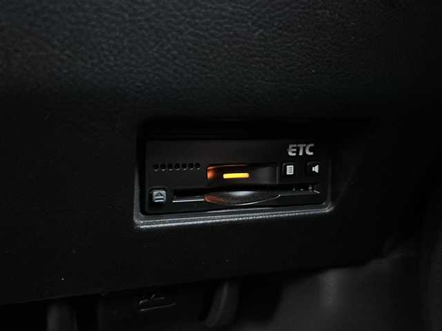 スズキ スイフト スポーツ 山梨県 2018(平30)年 7万km チャンピオンイエロー 6速MT/社外ナビ/バックカメラ/フルセグTV/CD/DVD/BT/ETC/純正17インチアルミホイール/ステアリングリモコン/クルーズコントロール/スマートキー/スペアキー1本/運転席シートヒーター/純正フロアマット