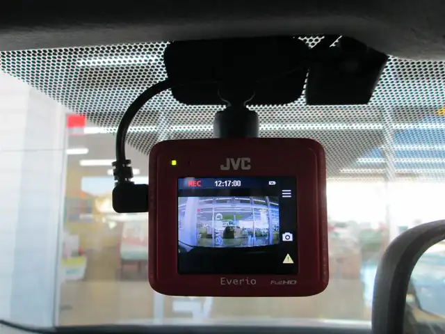 トヨタ プリウス α S 千葉県 2016(平28)年 6万km ホワイトパールクリスタルシャイン ワンオーナー/純正SDナビ、フルセグTV/バックカメラ/オーディオ【CD/DVD/SD/BT】/ハロゲンライト＆LEDフォグ/社外16インチアルミホイール/リアスポイラー/ウィンカードアミラー/ステアリングスイッチ/前方ドライブレコーダー/ビルトインETC/オートライト/横滑り防止装置/純正フロアマット＆ドアバイザー/記録簿29.30.31.R2.3年度有り/新車整備手帳/取扱説明書/スペアキー