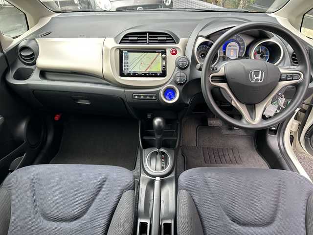 ホンダ フィット ハイブリット 広島県 2012(平24)年 1.9万km プレミアムホワイトパール 禁煙/純正ナビ（VXM-128VSXi）/・ワンセグ/CD/DVD/SD/クルーズコントロール/ＥＣＯＮ/ヘッドライトレベライザー/ＬＥＤドアミラーウインカー/オートエアコン/純正フロアマット