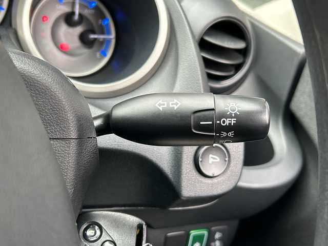 ホンダ フィット ハイブリット 広島県 2012(平24)年 1.9万km プレミアムホワイトパール 禁煙/純正ナビ（VXM-128VSXi）/・ワンセグ/CD/DVD/SD/クルーズコントロール/ＥＣＯＮ/ヘッドライトレベライザー/ＬＥＤドアミラーウインカー/オートエアコン/純正フロアマット