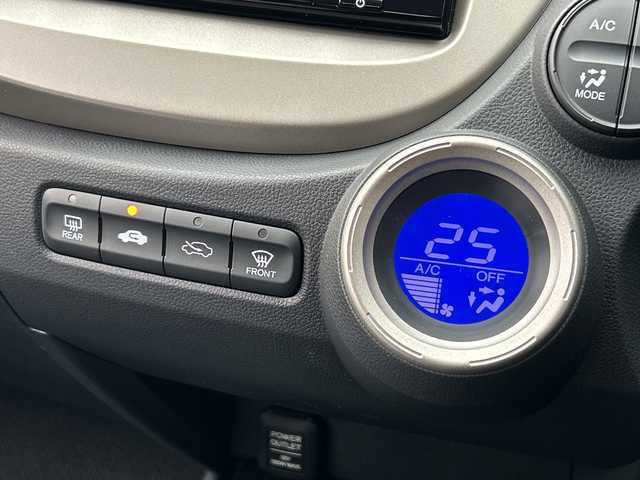 ホンダ フィット ハイブリット 広島県 2012(平24)年 1.9万km プレミアムホワイトパール 禁煙/純正ナビ（VXM-128VSXi）/・ワンセグ/CD/DVD/SD/クルーズコントロール/ＥＣＯＮ/ヘッドライトレベライザー/ＬＥＤドアミラーウインカー/オートエアコン/純正フロアマット