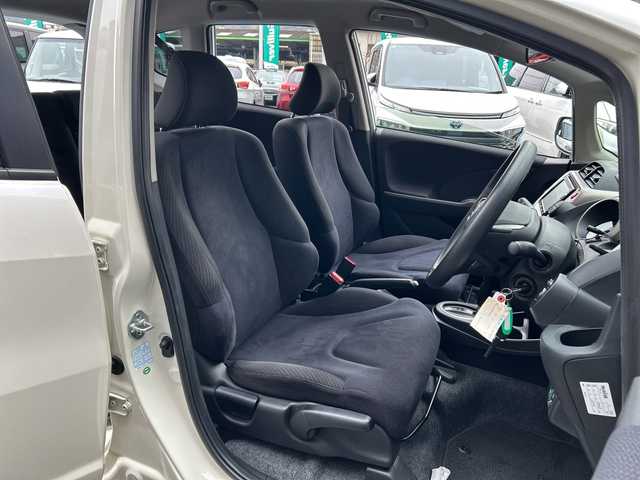 ホンダ フィット ハイブリット 広島県 2012(平24)年 1.9万km プレミアムホワイトパール 禁煙/純正ナビ（VXM-128VSXi）/・ワンセグ/CD/DVD/SD/クルーズコントロール/ＥＣＯＮ/ヘッドライトレベライザー/ＬＥＤドアミラーウインカー/オートエアコン/純正フロアマット