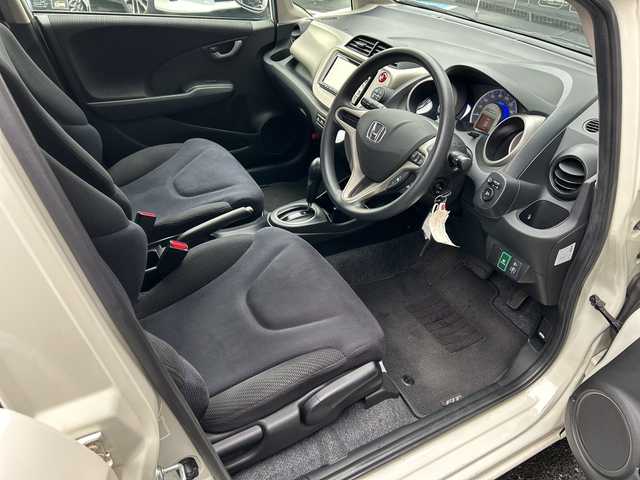 ホンダ フィット ハイブリット 広島県 2012(平24)年 1.9万km プレミアムホワイトパール 禁煙/純正ナビ（VXM-128VSXi）/・ワンセグ/CD/DVD/SD/クルーズコントロール/ＥＣＯＮ/ヘッドライトレベライザー/ＬＥＤドアミラーウインカー/オートエアコン/純正フロアマット