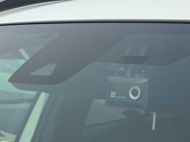 トヨタ カローラ クロス Z 福井県 2023(令5)年 2.7万km プラチナホワイトパールマイカ ワンオーナー車/純正18インチAW/電動リアゲート/全車速自動追従機能付クルーズコントロール/前後ドライブレコーダー/前後コーナーセンサー/LEDヘッドライト/バックカメラ/運転席パワーシート/純正メモリナビ/フルセグテレビ/レーンキープアシスト/盗難防止装置/横滑り防止装置/シートヒーター/ビルトインETC/ダブル＋サイドエアバッグ/カーテンエアバッグ/純正フロアマット