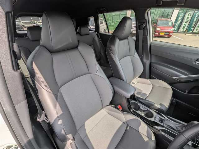 トヨタ カローラ クロス Z 福井県 2023(令5)年 2.7万km プラチナホワイトパールマイカ ワンオーナー車/純正18インチAW/電動リアゲート/全車速自動追従機能付クルーズコントロール/前後ドライブレコーダー/前後コーナーセンサー/LEDヘッドライト/バックカメラ/運転席パワーシート/純正メモリナビ/フルセグテレビ/レーンキープアシスト/盗難防止装置/横滑り防止装置/シートヒーター/ビルトインETC/ダブル＋サイドエアバッグ/カーテンエアバッグ/純正フロアマット