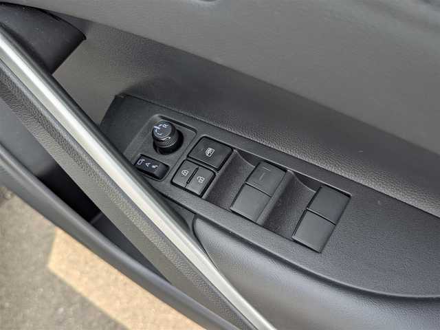 トヨタ カローラ クロス Z 福井県 2023(令5)年 2.7万km プラチナホワイトパールマイカ ワンオーナー車/純正18インチAW/電動リアゲート/全車速自動追従機能付クルーズコントロール/前後ドライブレコーダー/前後コーナーセンサー/LEDヘッドライト/バックカメラ/運転席パワーシート/純正メモリナビ/フルセグテレビ/レーンキープアシスト/盗難防止装置/横滑り防止装置/シートヒーター/ビルトインETC/ダブル＋サイドエアバッグ/カーテンエアバッグ/純正フロアマット