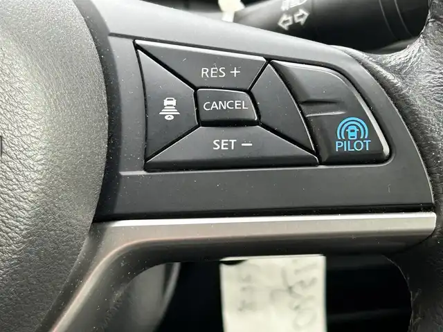日産 セレナ ハイウェイスター プロパイロットED 茨城県 2016(平28)年 7.2万km ブリリアントホワイトパール プロパイロット/エマージェンシーブレーキ/車線逸脱警報システム/コーナーセンサー/両側パワースライドドア/純正9インチナビ/・BT.CD.DVD.SD/フルセグTV/バックカメラ/ドライブレコーダー（FR）/ビルトインETC/LEDヘッドライト/LEDフォグランプ/ステアリングスイッチ/プッシュスタート/スマートキー/電動パーキングブレーキ/横滑り防止/純正16inAW/純正フロアマット/ロールサンシェード/シートバックテーブル/シート背面USB