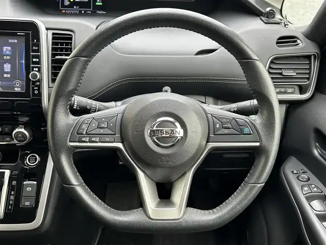 日産 セレナ ハイウェイスター プロパイロットED 茨城県 2016(平28)年 7.2万km ブリリアントホワイトパール プロパイロット/エマージェンシーブレーキ/車線逸脱警報システム/コーナーセンサー/両側パワースライドドア/純正9インチナビ/・BT.CD.DVD.SD/フルセグTV/バックカメラ/ドライブレコーダー（FR）/ビルトインETC/LEDヘッドライト/LEDフォグランプ/ステアリングスイッチ/プッシュスタート/スマートキー/電動パーキングブレーキ/横滑り防止/純正16inAW/純正フロアマット/ロールサンシェード/シートバックテーブル/シート背面USB