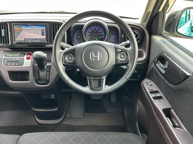 ホンダ Ｎ ＯＮＥ プレミアム ツアラー Lパッケージ 福岡県 2013(平25)年 4.8万km プレミアムホワイトパール 純正メモリーナビ【MDV-D505BT】/　(AM/FM/Bluetooth/ipod/SMARTUSEN/フルセグTV)/バックカメラ/安全装備/・横滑り防止/・クルーズコントロール/・エマージェンシーストップシグナル/純正15インチアルミホイール/無限/・ハイドロフィリックドアミラー/・フロアマット/ECONスイッチ/パドルシフト/ETC/プッシュスタート/ドアバイザー/ドアミラー調整スイッチ/ISOFIX/スペアキー×１/保証書/取扱説明書/ナビ取扱説明書