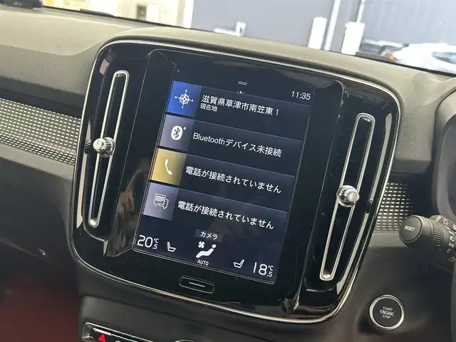 ボルボ ＸＣ４０ T4 AWD Rデザイン 新潟県 2018(平30)年 1.3万km クリスタルホワイトP/ブラック 9インチタッチスクリーン式センターディスプレイ/（ナビ/TV/Apple Car Play)/360°ビューカメラ/アダプティブ・クルーズ・コントロール/パイロット・アシスト/レーン・キーピング・エイド/歩行者・サイクリスト・大型動物検知機能/インターセクション・サポート/被追突時警告機能/クロス・トラフィック・アラート/オンカミング・レーン・ミティゲーション/ステアリング・アシスト付BLIS/レーン・チェンジ・マージ・エイド/ロード・サイン・インフォメーション/ドライバー・アラート・コントロール/パーク・アシスト・パイロット/LEDヘッドライト/純正19インチAW/純正フロアマット/ETC