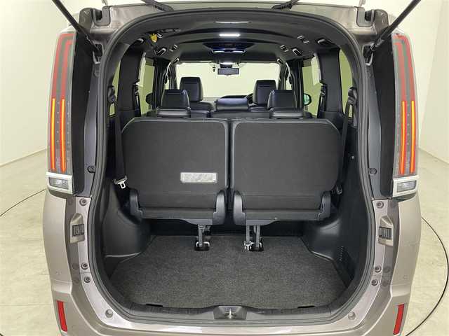 トヨタ エスクァイア Gi 埼玉県 2020(令2)年 1.3万km アバンギャルドブロンズメタリック 社外９インチナビ　フリップダウンモニター　バックカメラ　両側パワースライドドア　シートヒーター　クルーズコントロール　デジタルミラー　ドライブレコーダー　ＬＥＤヘッドライト　ＥＴＣ　オートライト