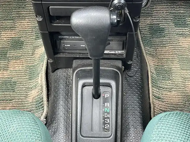 ダイハツ ネイキッド ターボG 道央・札幌 2000(平12)年 9万km マスタードイエロー ４WD/社外オーディオ/AM/FM/USB/ABS/AC100V/レーダー探知機/HIDヘッドライト/電動格納ミラー/純正フロアマット/ドアバイザー/スペアキー/社外エンジンスターター/鉄チンホイール付冬タイヤ積込/（純正ホイールキャップ有）/155/65/R14/2021年/山6mm