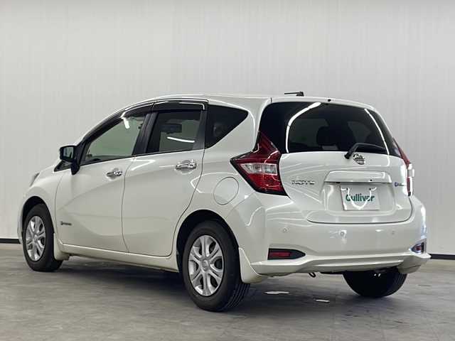 日産 ノート e－パワー X 長崎県 2017(平29)年 6.2万km ブリリアントホワイトパール 純正ナビ/（CD/DVD/フルセグ/Bluetooth）/全方位カメラ/衝突軽減ブレーキ/レーンキープアシスト/インテリジェントルームミラー/前後ソナー/ドライブレコーダー/ETC/エンジンスターター/オートライト/ステアリングスイッチ/電動格納ミラー/ドアバイザー/純正ホイールキャップ