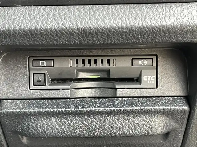 トヨタ ノア ハイブリッド Si ダブルバイビー 東京都 2017(平29)年 7.1万km ブラック 両側電動スライドドア　/トヨタセーフティセンス　/・クルーズコントロール　/・衝突軽減システム　/・レーンキープアシスト　/ＬＥＤヘッドライト　/バックカメラ　/ＣＤ再生　/ワンセグチューナー　/ハーフレザーシート