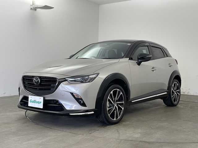 マツダ ＣＸ－３ 15S ビビッド モノトーン 兵庫県 2024(令6)年 1万km ベージュⅡ ・純正ナビ/Bluetooth/テレビ/Apple car play/Android Auto/USB/・全方位カメラ/・衝突軽減ブレーキ/・パーキングアシスト/・レーダークルーズコントロール/・車線逸脱警報システム/・オートマチックハイビーム/・ドライバーアテンションアラート/・前後クリアランスソナー/・誤発信発進抑制機能（前進時・後退時）/・横滑り防止装置/・ヘッドアップディスプレイ/・ステアリングヒーター/・パドルシフト/・レザーシート/・シートヒーター/・パワーシート/・電動パーキングブレーキ/・オートブレーキホールド/・純正18インチアルミホイール/・LEDヘッドライト/・純正前後ドライブレコーダー/・プッシュスタート/・スマートキー/・スペアキー