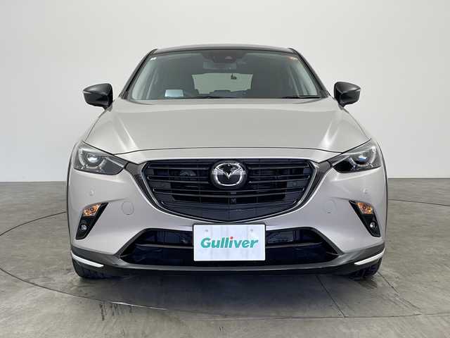 マツダ ＣＸ－３ 15S ビビッド モノトーン 兵庫県 2024(令6)年 1万km ベージュⅡ ・純正ナビ/Bluetooth/テレビ/Apple car play/Android Auto/USB/・全方位カメラ/・衝突軽減ブレーキ/・パーキングアシスト/・レーダークルーズコントロール/・車線逸脱警報システム/・オートマチックハイビーム/・ドライバーアテンションアラート/・前後クリアランスソナー/・誤発信発進抑制機能（前進時・後退時）/・横滑り防止装置/・ヘッドアップディスプレイ/・ステアリングヒーター/・パドルシフト/・レザーシート/・シートヒーター/・パワーシート/・電動パーキングブレーキ/・オートブレーキホールド/・純正18インチアルミホイール/・LEDヘッドライト/・純正前後ドライブレコーダー/・プッシュスタート/・スマートキー/・スペアキー